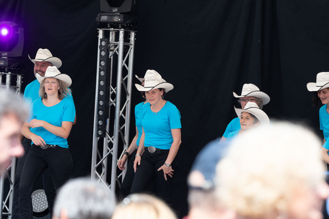 Bühne, Line-Dance
