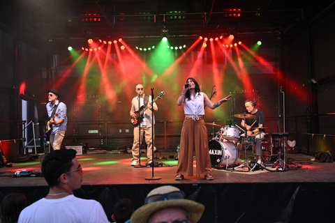 MAXIN; Party Band